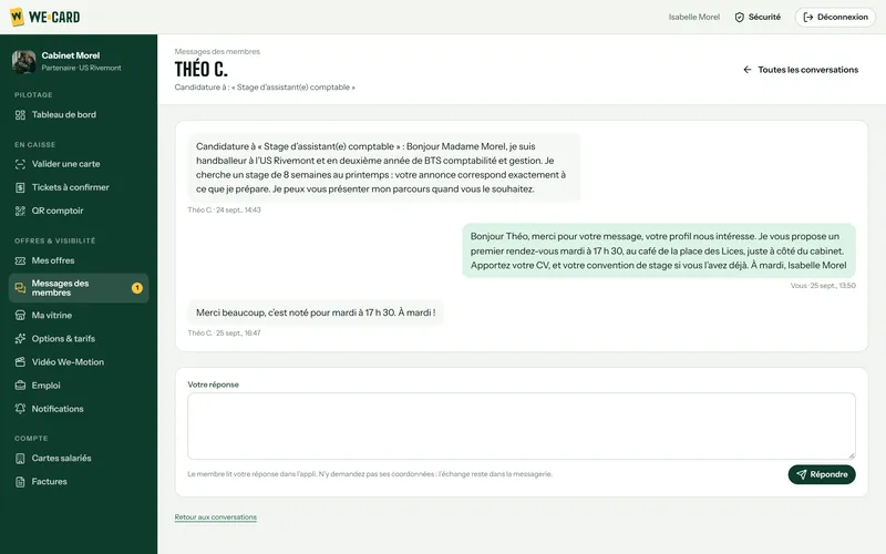 Espace partenaire du Cabinet Morel, côté commerçant : la conversation « Théo C. », avec la candidature de Théo au stage, la réponse d’Isabelle Morel (rendez-vous mardi à 17 h 30, au café de la place des Lices) et le merci de Théo, sans aucune adresse e-mail ni aucun numéro de téléphone du membre. Données de démonstration.